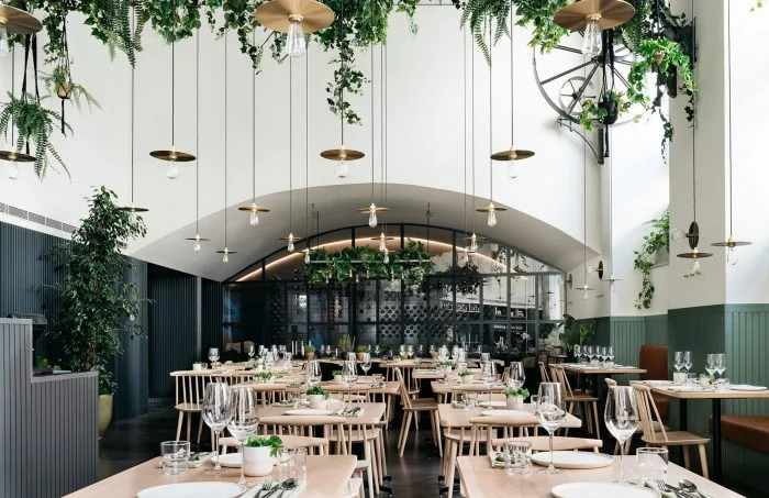 Phong Cach Thiet Ke Nha Hang1 700x453